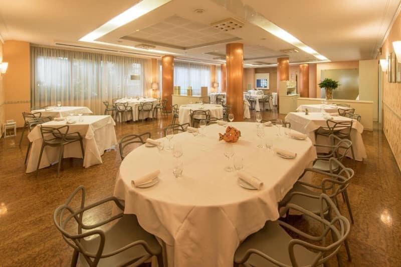 Ristorante Hotel Lucia - 100 Mt Dal Mare Джулианова Экстерьер фото