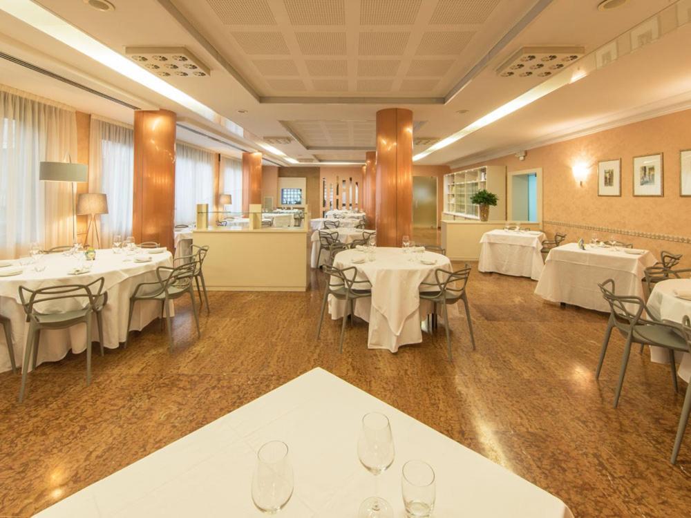Ristorante Hotel Lucia - 100 Mt Dal Mare Джулианова Экстерьер фото